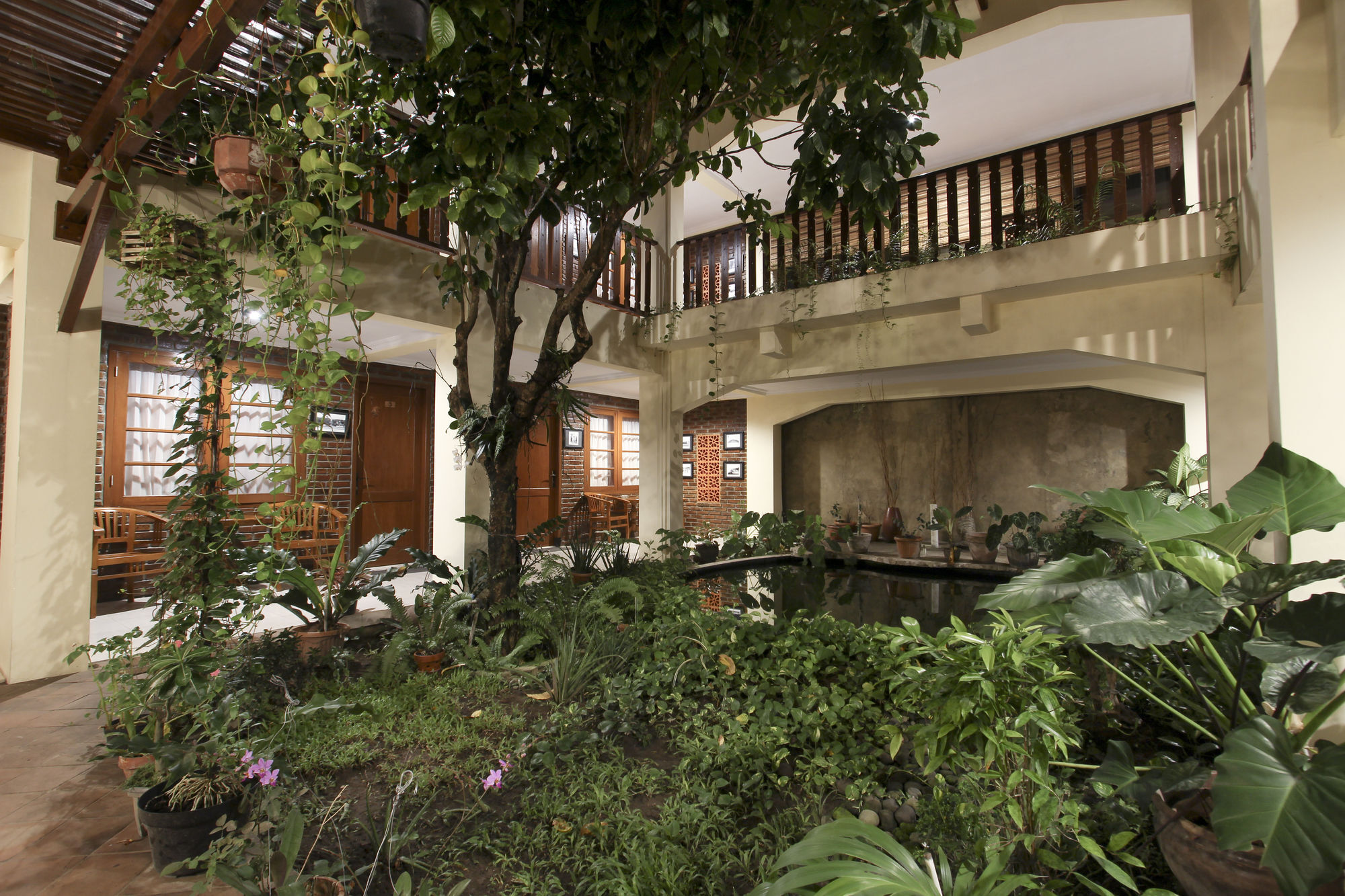 De Hostel ยอกยาการ์ตา ภายนอก รูปภาพ